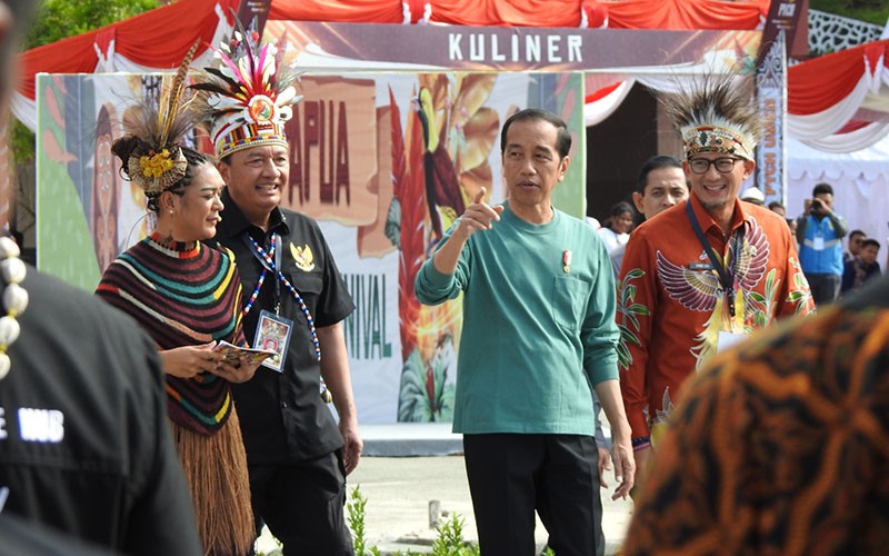 Presiden Jokowi Didampingi Kepala BIN Budi Gunawan Buka Papua Street Carnival - Bagian 4