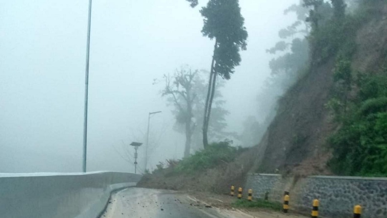 3 Orang Sekeluarga Tewas Tertimbun Longsor di Lumajang 