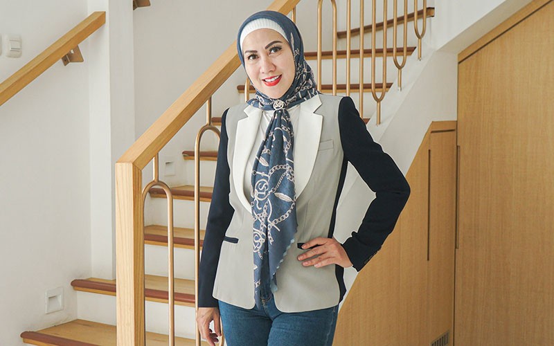 Gaya Venna Melinda Tetap Cantik di Usia 50 Tahun - Bagian 2