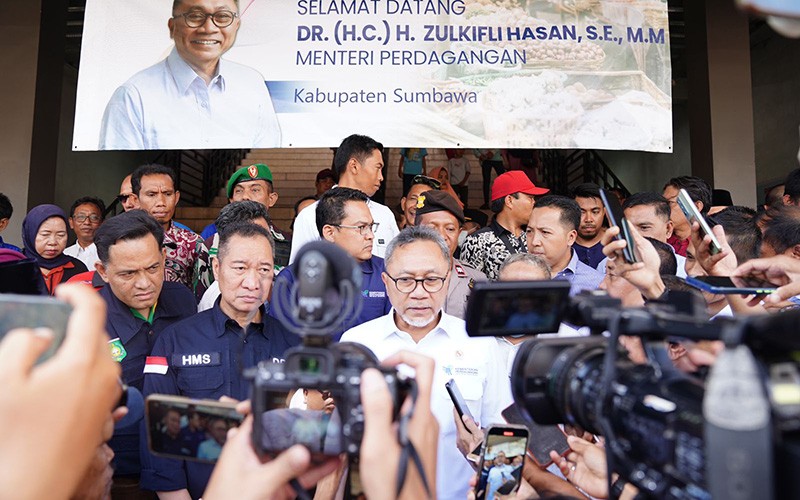 Tinjau Pasar Seketeng Sumbawa, Mendag Zulhas: Harga Bapok Stabil - Bagian 4