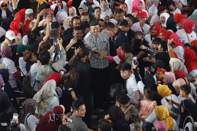 Puluhan Ribu Emak-Emak Jawa Timur Berkumpul Dukung Ganjar Pranowo Capres 2024 - Bagian 4