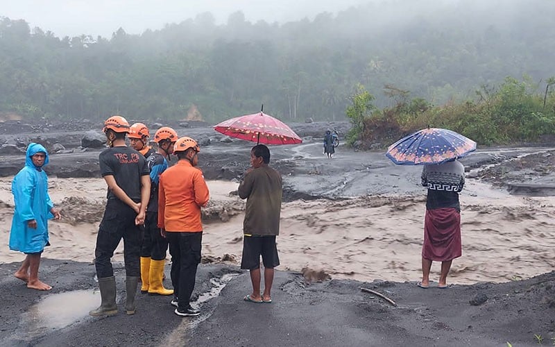 Kondisi Sejumlah Jembatan Putus Diterjang Banjir Lahar Hujan Gunung Semeru - Bagian 3