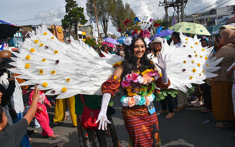 Festival Bunga dan Buah Hasil Pertanian di Berastagi - Bagian 1
