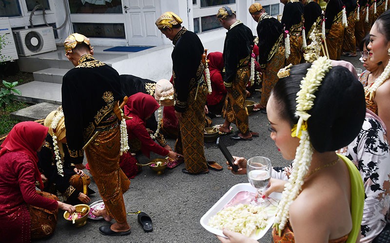 Belasan Pasangan Nikah Massal Meriahkan HUT ke-105 Kota Madiun - Bagian 2