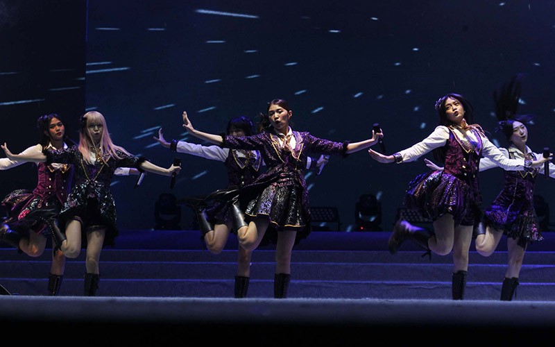 Penampilan JKT48 Bikin Heboh Panggung Jakarta Fair 2023 - Bagian 4
