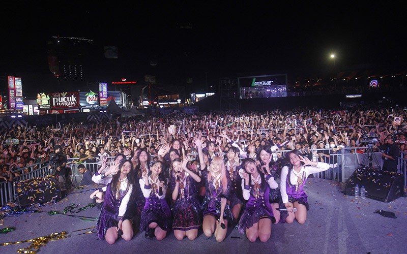 Penampilan JKT48 Bikin Heboh Panggung Jakarta Fair 2023 - Bagian 6
