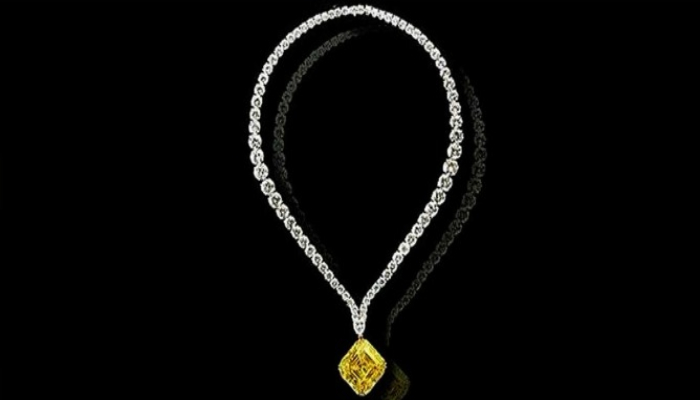 Leviev`s Vivid Yellow Diamond Pendant. Foto:  The Jewellery Editor