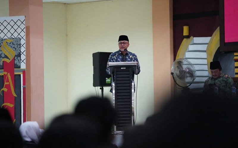 Nasihat Zulhas untuk Santri Baru Ponpes Dea Malela Sumbawa: Bersungguh-sungguhlah Kejar Cita-Cita - Bagian 1