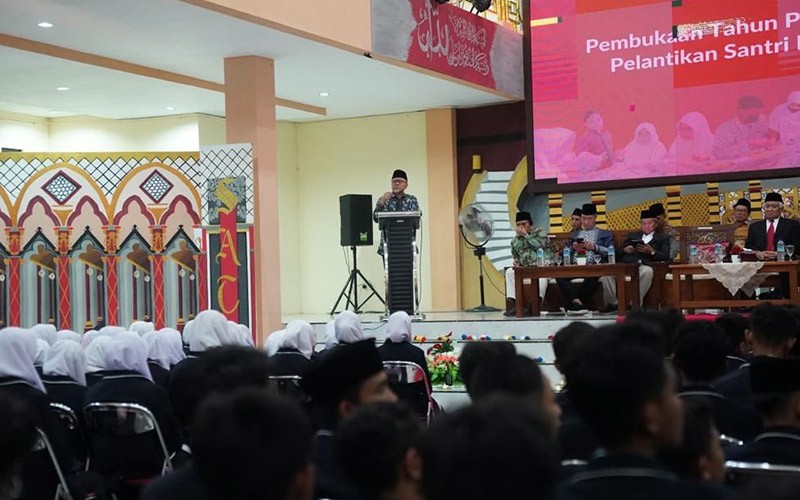 Nasihat Zulhas untuk Santri Baru Ponpes Dea Malela Sumbawa: Bersungguh-sungguhlah Kejar Cita-Cita - Bagian 2