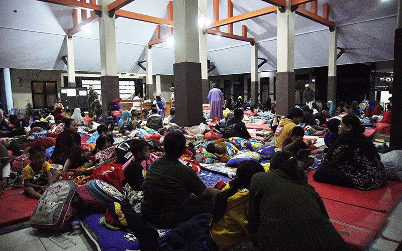 Dampak Banjir Lahar Hujan Gunung Semeru, 1.038 Orang Mengungsi - Bagian 1