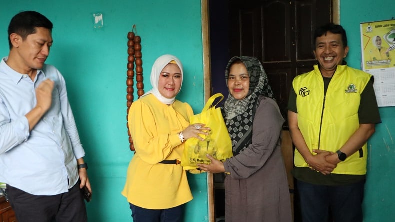 title Teh Metty Dorong Warga Cianjur Bangkit Pascagempa dan Tumbuhkan Kemandirian Ekonomi Teh Metty Dorong Warga Cianjur Bangkit Pascagempa dan Tumbuhkan Kemandirian Ekonomi