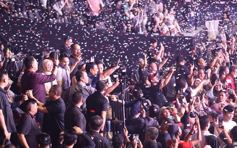 Nikmati Malam Minggu, Prabowo Nonton Konser 3 Dekade Perjalanan Cinta Ari Lasso - Bagian 3