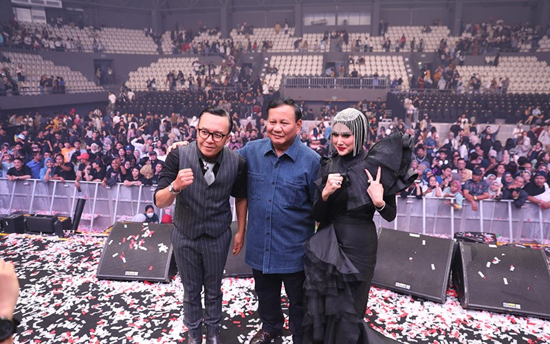 Nikmati Malam Minggu, Prabowo Nonton Konser 3 Dekade Perjalanan Cinta Ari Lasso - Bagian 1