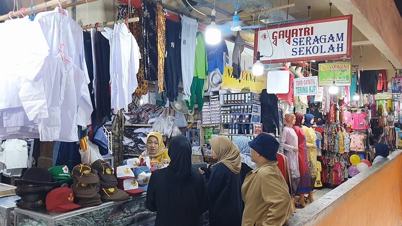 Harga Kain Seragam di SMA Tulungagung Rp2,3 Juta, Yerry Tawalujan: Tak Wajar dan Rusak Citra Pendidikan