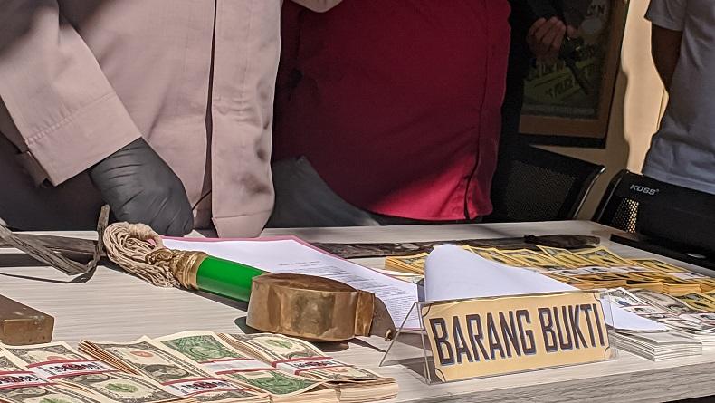 Peredaran Dolar Palsu  Senilai Rp33 Triliun Terbongkar di Sukabumi, 2 Pengedar Ditangkap