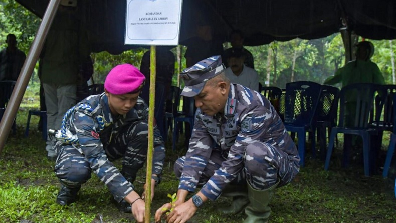 Tanam Bibit Cengkeh di Maluku, Danlantamal Ambon: Untuk Anak Cucu Kita di Masa Depan