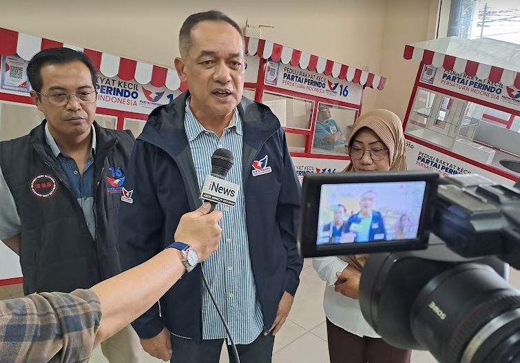 Bagikan Gerobak Perindo ke PKL Semarang, Syafril Nasution: Kami Beri Kailnya