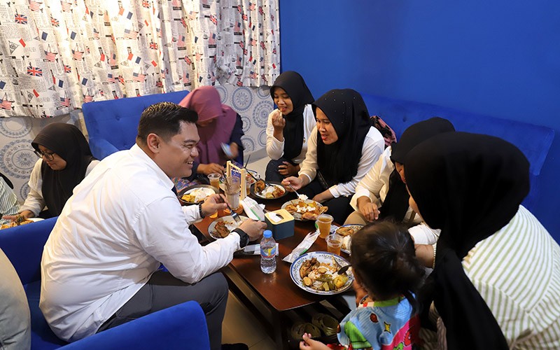 Caleg Partai Perindo Ajak Ratusan Warga Kalideres Jakbar Makan Bersama - Bagian 3