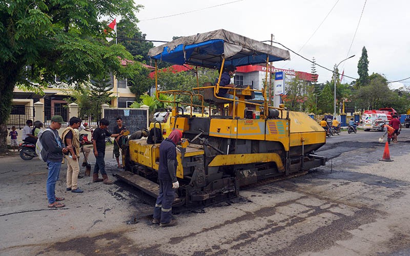 Jalan Rusak Kota Sorong Diperbaiki Jelang Kedatangan Wapres Ma'ruf Amin - Bagian 1