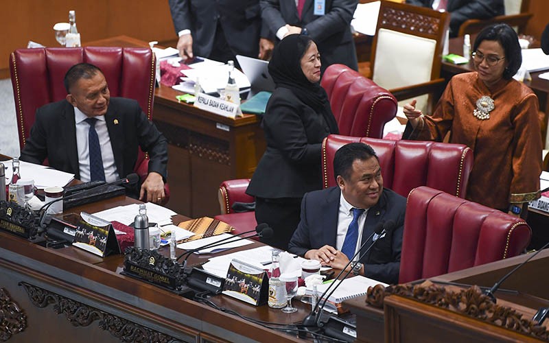 Pakai Kerudung Hitam, Puan Maharani Pimpin Rapat Paripurna ke-29 - Bagian 3