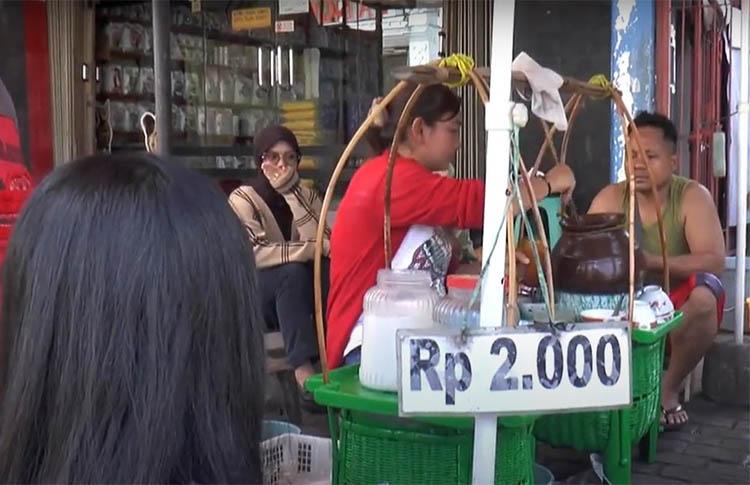 Menikmati Es Dawet Legendaris Sonosewu Bantul, 600 Mangkuk Ludes Diburu Konsumen dalam 3 Jam