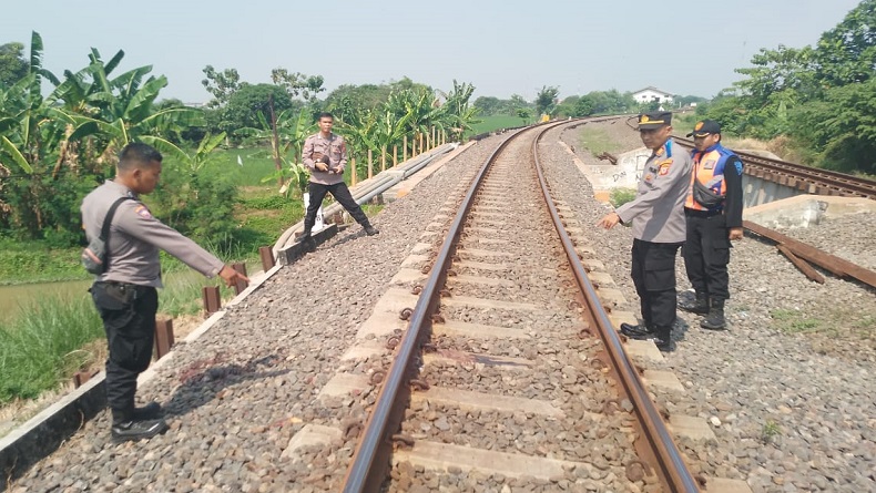 Pria Paruh Baya Terlindas Kereta Api di Indramayu, Kaki Kiri Putus