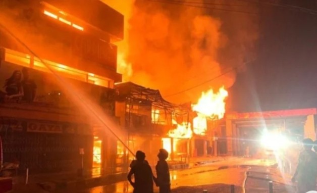 Kebakaran Hebat di Sintang, 10 Unit Ruko Hangus Dilalap Api