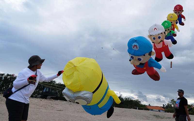 Festival Layang-Layang Internasional di Tepi Pantai Mertasari Bali - Bagian 1