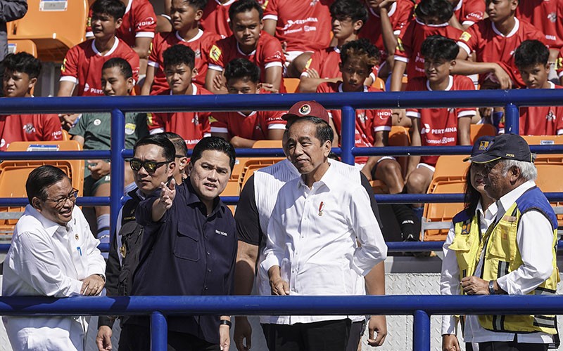 Jokowi Cek Renovasi Stadion Si Jalak Harupat dan Seleksi Timnas U-17 - Bagian 2