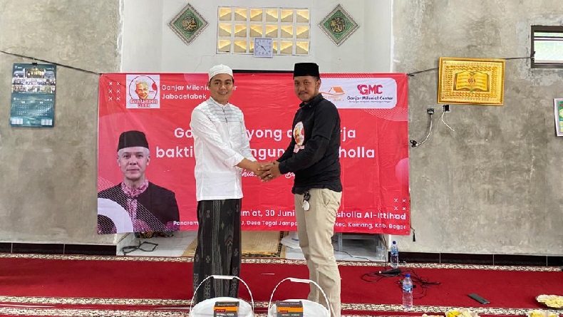 GMC Bantu Material Pembangunan Musala di Bogor, Ustaz Doakan Ganjar Pranowo Presiden