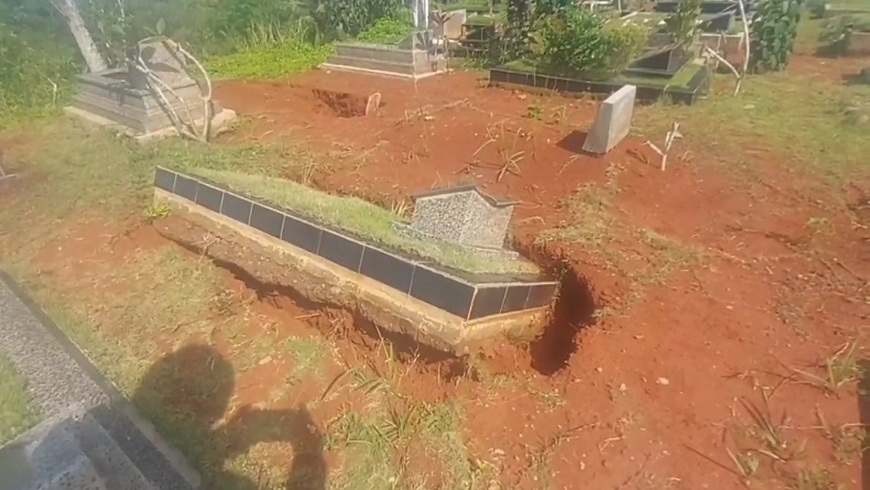 Puluhan Makam Covid-19 di TPU Aisha Rashida Kota Tasikmalaya Ambles