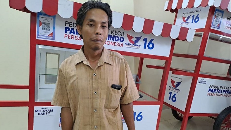 Senang Banget, M Rofiq Pedagang Gorengan di Semarang Dapat Rezeki Gerobak Gratis Partai Perindo