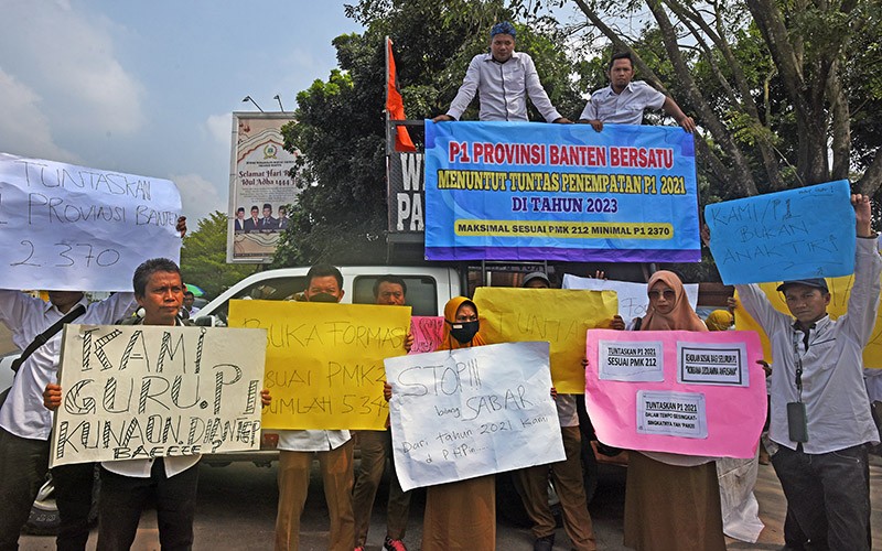 Nasib Tak Jelas, Ribuan Guru Honorer Banten Unjuk Rasa - Bagian 1