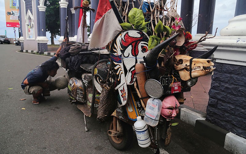 Jelajah Indonesia Timur dengan Vespa Tua - Bagian 2