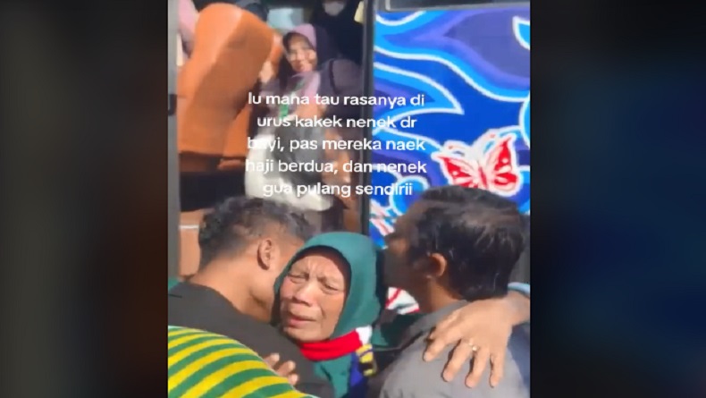Momen Sedih, Cucu Jemput Nenek Pulang Haji Tanpa Kakek yang Wafat di Makkah, Warganet Mewek