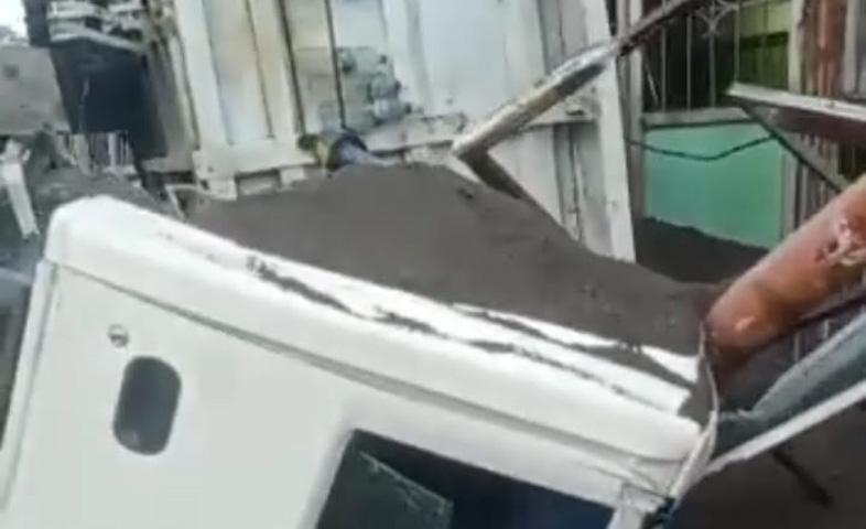 Kecelakaan Truk Pasir Terguling di Jalan Semarang-Solo, Sopir Tewas Terjepit Kabin