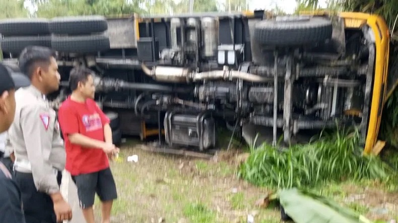 Kecelakaan Maut Bus Serempet Motor lalu Terguling di Lampung Barat, Sopir Tewas