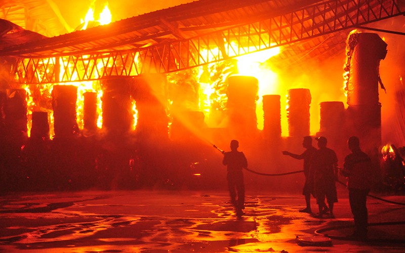 Pabrik Kertas di Kudus Ludes Terbakar - Bagian 2