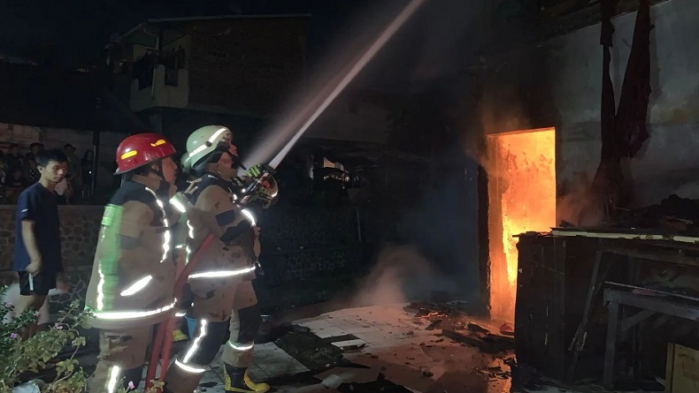 Rumah Reparasi Jaket Kulit Garut Terbakar Hebat, 2 Orang Luka-luka