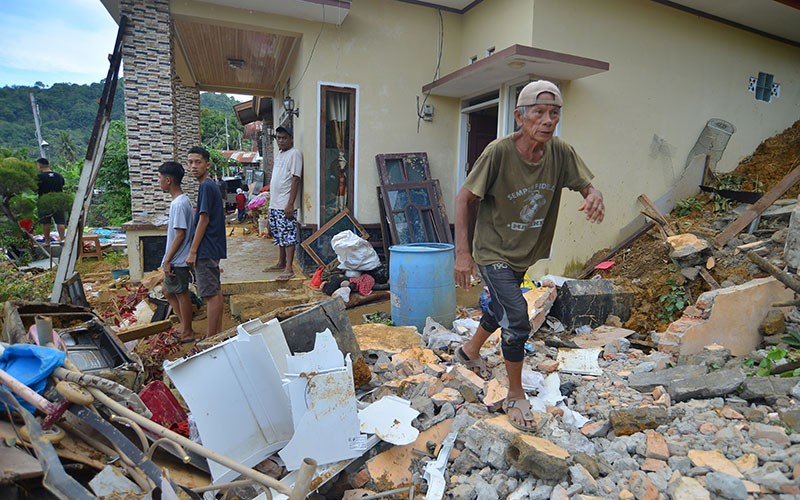 Rumah Rusak akibat Longsor Kota Padang - Bagian 3