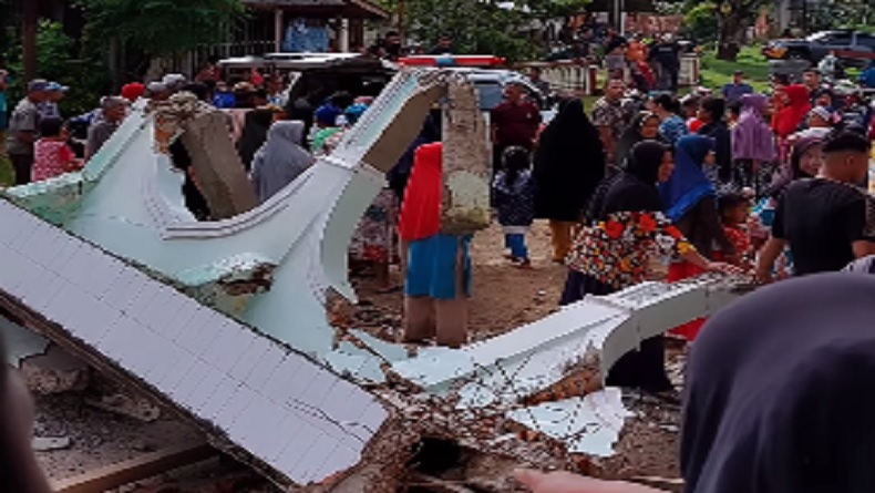 4 Orang Tertimpa Reruntuhan Material saat Bongkar Masjid di Pesisir Selatan, 1 Tewas