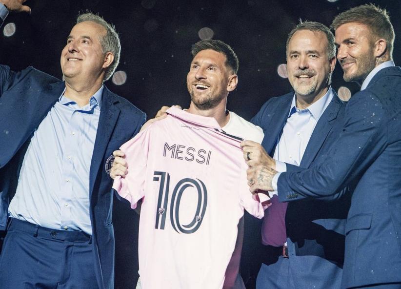 Foto-Foto Messi Pamer Jersey Inter Miami Nomor Punggung 10 - Bagian 1