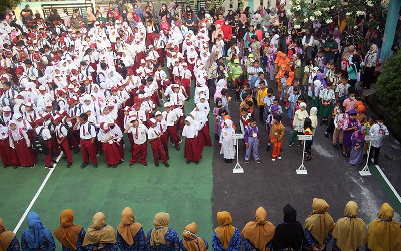 Ekspresi Siswa Baru Hari Pertama Masuk Sekolah Tahun Ajaran 2023/2024 - Bagian 2