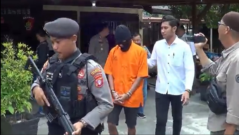 title Muncikari Ditangkap saat Transaksi di Wisma, Uang hingga Alat Kontrasepsi Disita Muncikari Ditangkap saat Transaksi di Wisma, Uang hingga Alat Kontrasepsi Disita