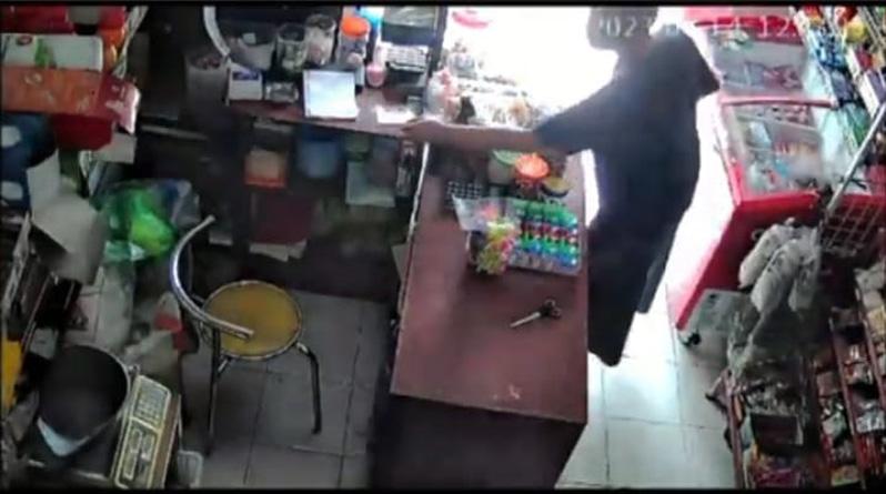  Heboh Aksi Pencurian HP di Toko Banyumas Terekam CCTV, Pelaku Diduga Tetangga Korban