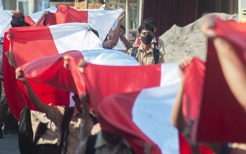 Pawai Kain Merah Putih Panjang 1.000 Meter Sambut 1 Muharram 1445 H - Bagian 1
