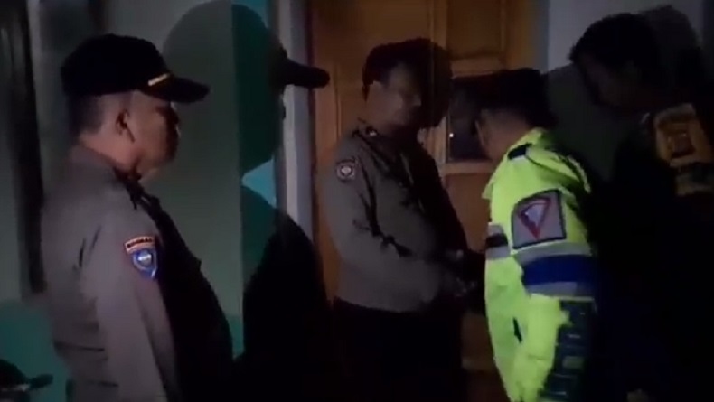 Gerebek Prostitusi Online di Kos Tasikmalaya, Polisi Temukan Pasangan Mesum Telanjang