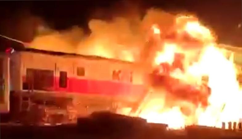 Fakta-fakta KA Brantas Tabrak Truk Trailer hingga Terbakar di Semarang