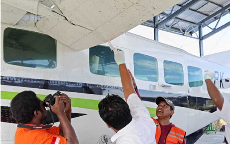 Breaking News : Pesawat Smart Air Ditembaki KKB di Lapangan Terbang Homeyo Intan Jaya