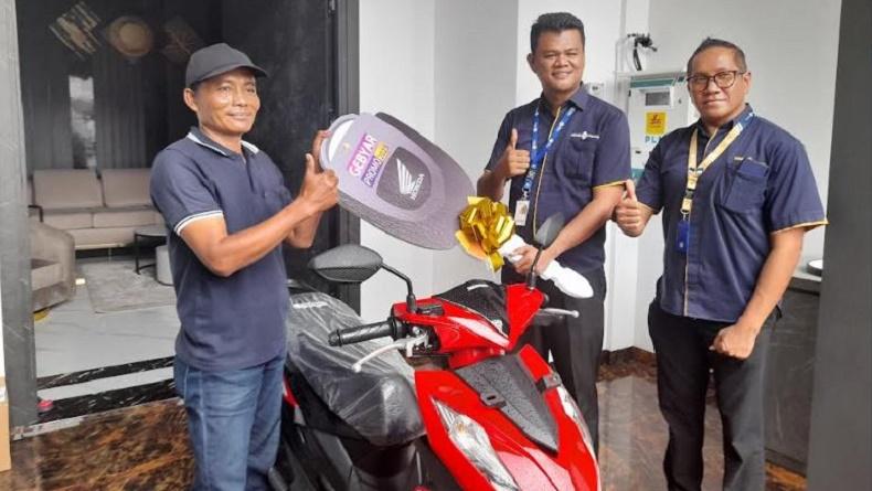 title Senangnya Warga Bengkulu Ini, Dapat Hadiah Motor di Gebyar Promo 2023 MNC Finance Senangnya Warga Bengkulu Ini, Dapat Hadiah Motor di Gebyar Promo 2023 MNC Finance